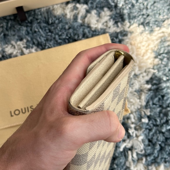 Louis Vuitton Sarah Wallet - Picture 5 of 12